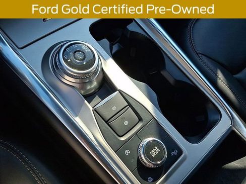 Used 2023 Ford Explorer XLT w/ Equipment Group 202A AWD/4WD image 17