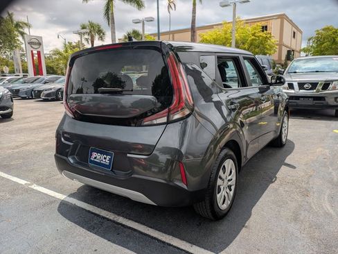 Used 2023 Kia Soul LX FWD image 5