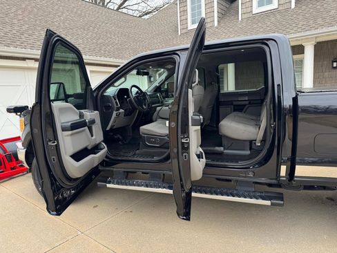 Used 2017 Ford F250 XLT w/ XLT Premium Package image 17