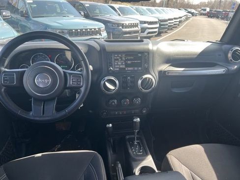 Used 2016 Jeep Wrangler Unlimited Sahara image 17