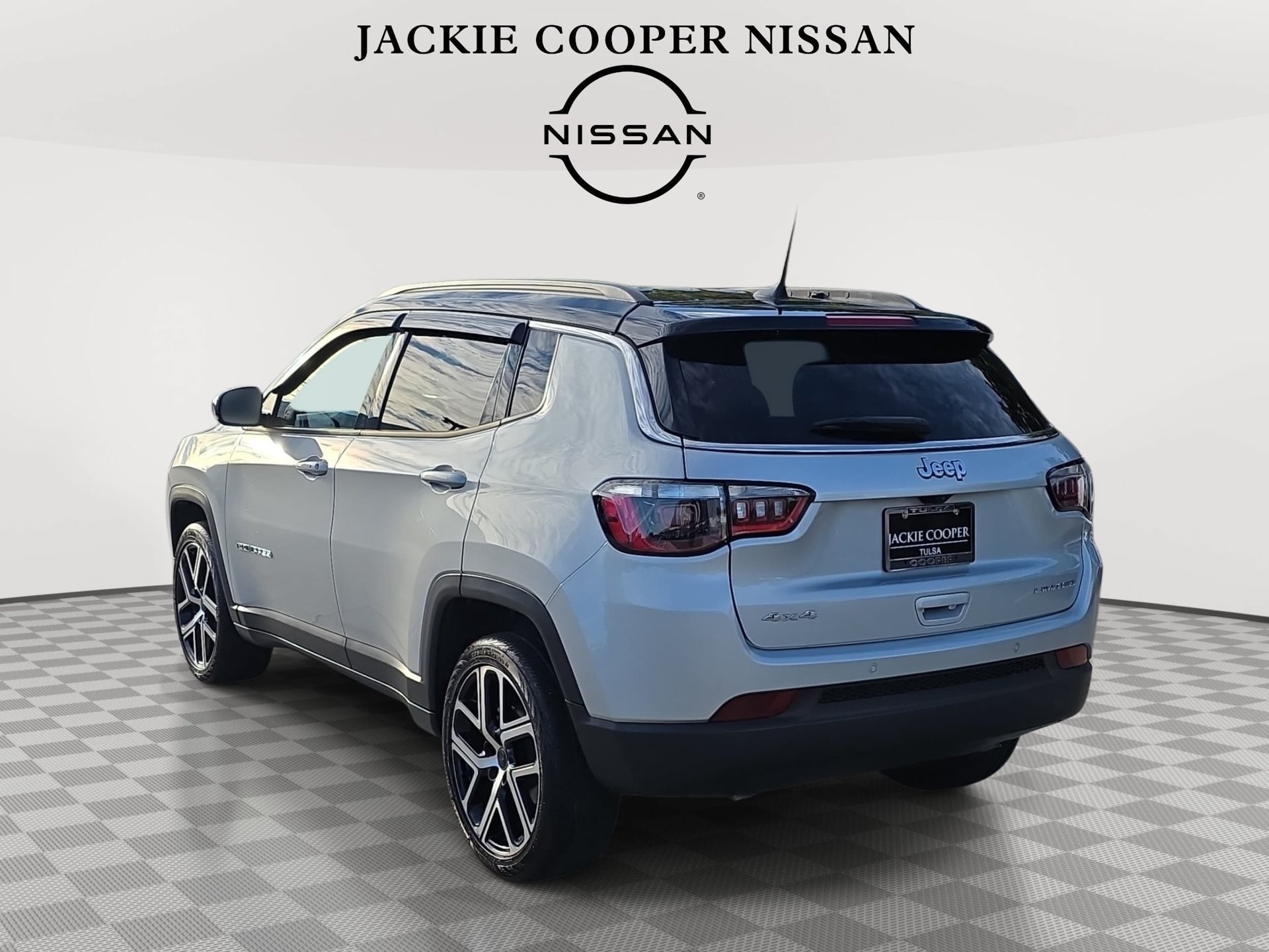Used 2025 Jeep Compass Limited AWD/4WD image 7