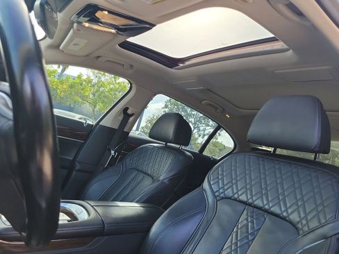 Used 2020 BMW 740i image 27