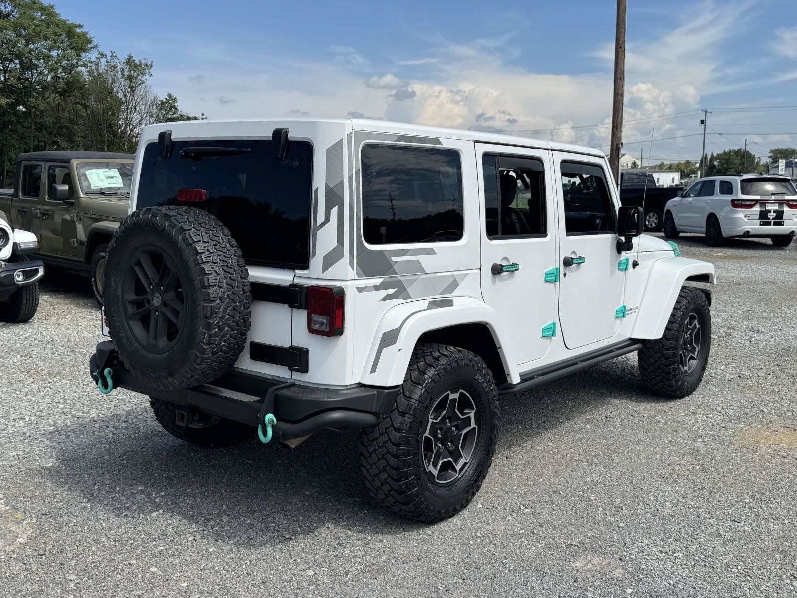 Used 2017 Jeep Wrangler Unlimited Sahara AWD/4WD image 20