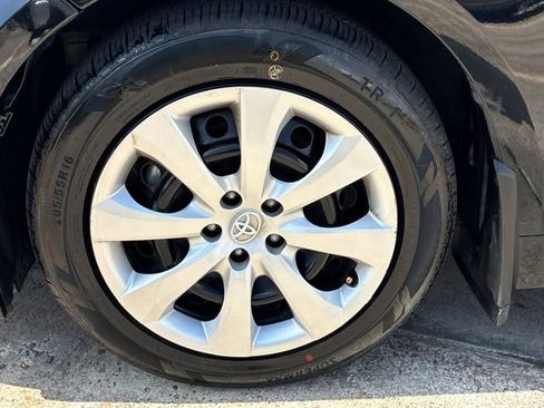 Used 2025 Toyota Corolla LE FWD image 28