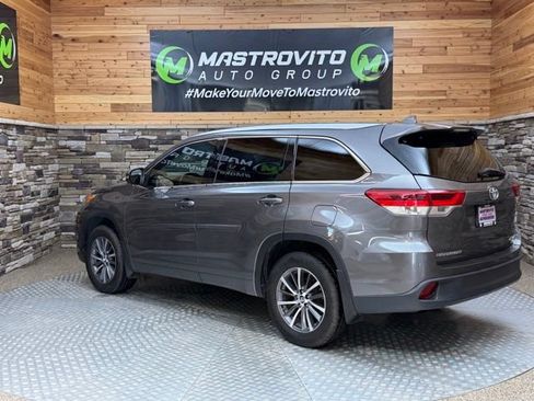 Used 2017 Toyota Highlander XLE AWD/4WD image 7