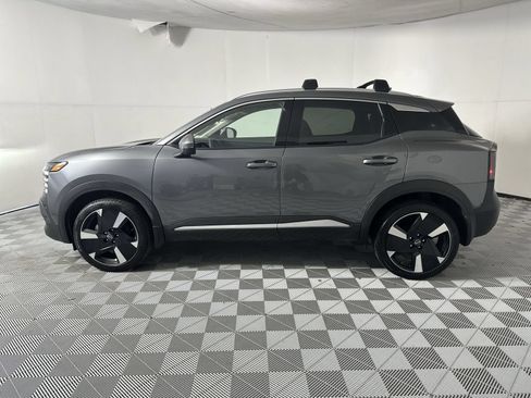 Used 2025 Nissan Kicks SR FWD image 5