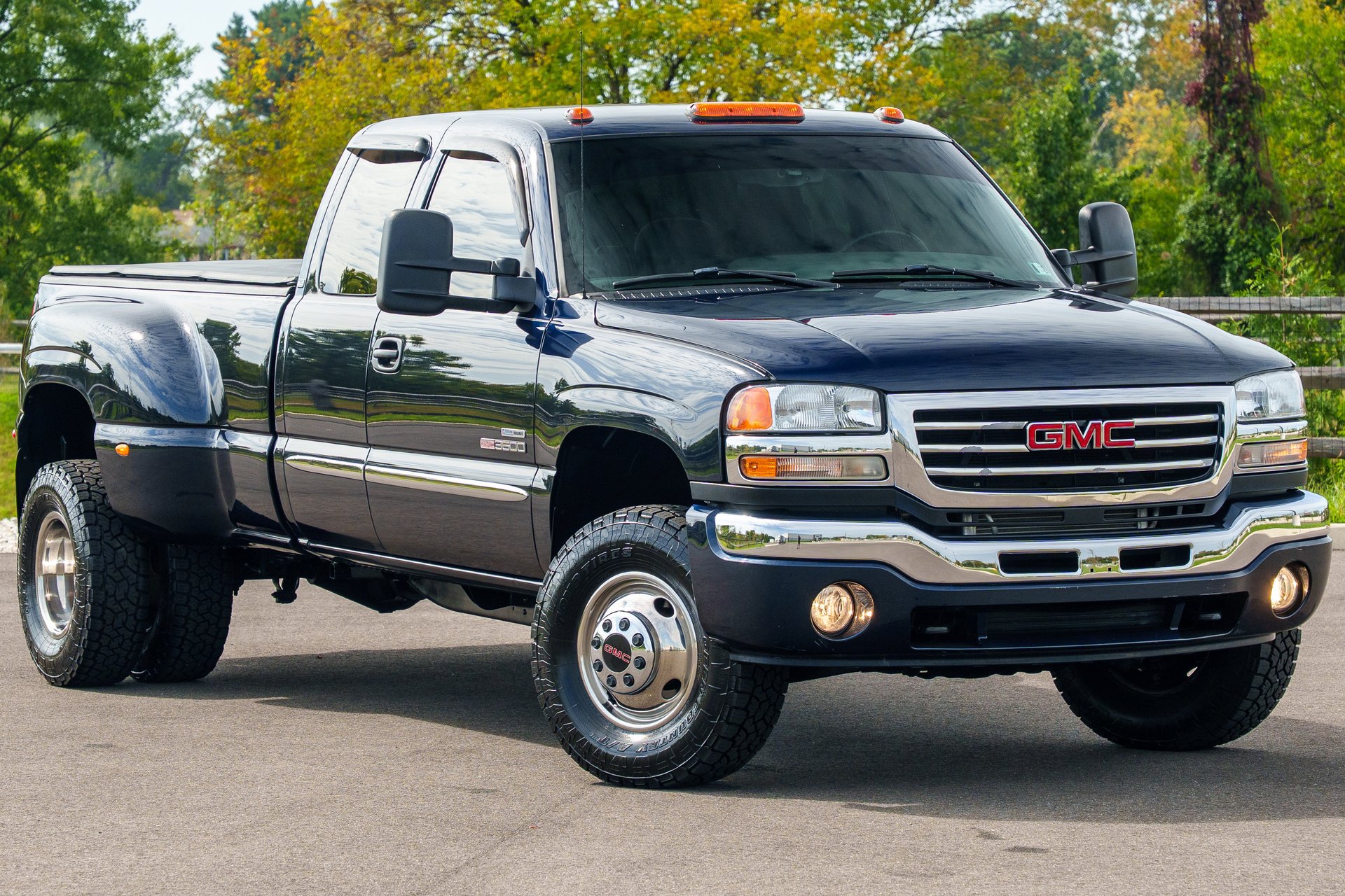 Used 2006 GMC Sierra 3500 SLE w/ Heavy-Duty Power Package AWD/4WD image 1