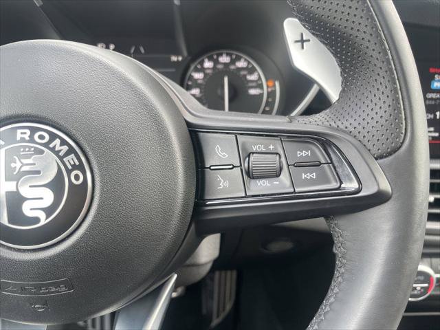 Certified 2022 Alfa Romeo Giulia Veloce AWD/4WD image 22