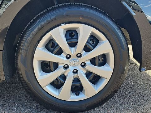 Used 2025 Toyota Corolla LE FWD image 31