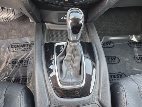 Used 2018 Nissan Rogue SV w/ Premium Package FWD image 30