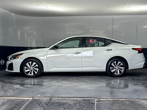 Used 2025 Nissan Altima 2.5 S FWD image 6
