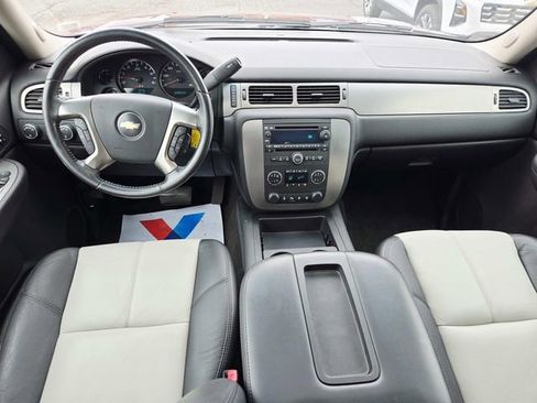 Used 2007 Chevrolet Suburban LT w/ LT Preferred Equipment Group AWD/4WD image 7