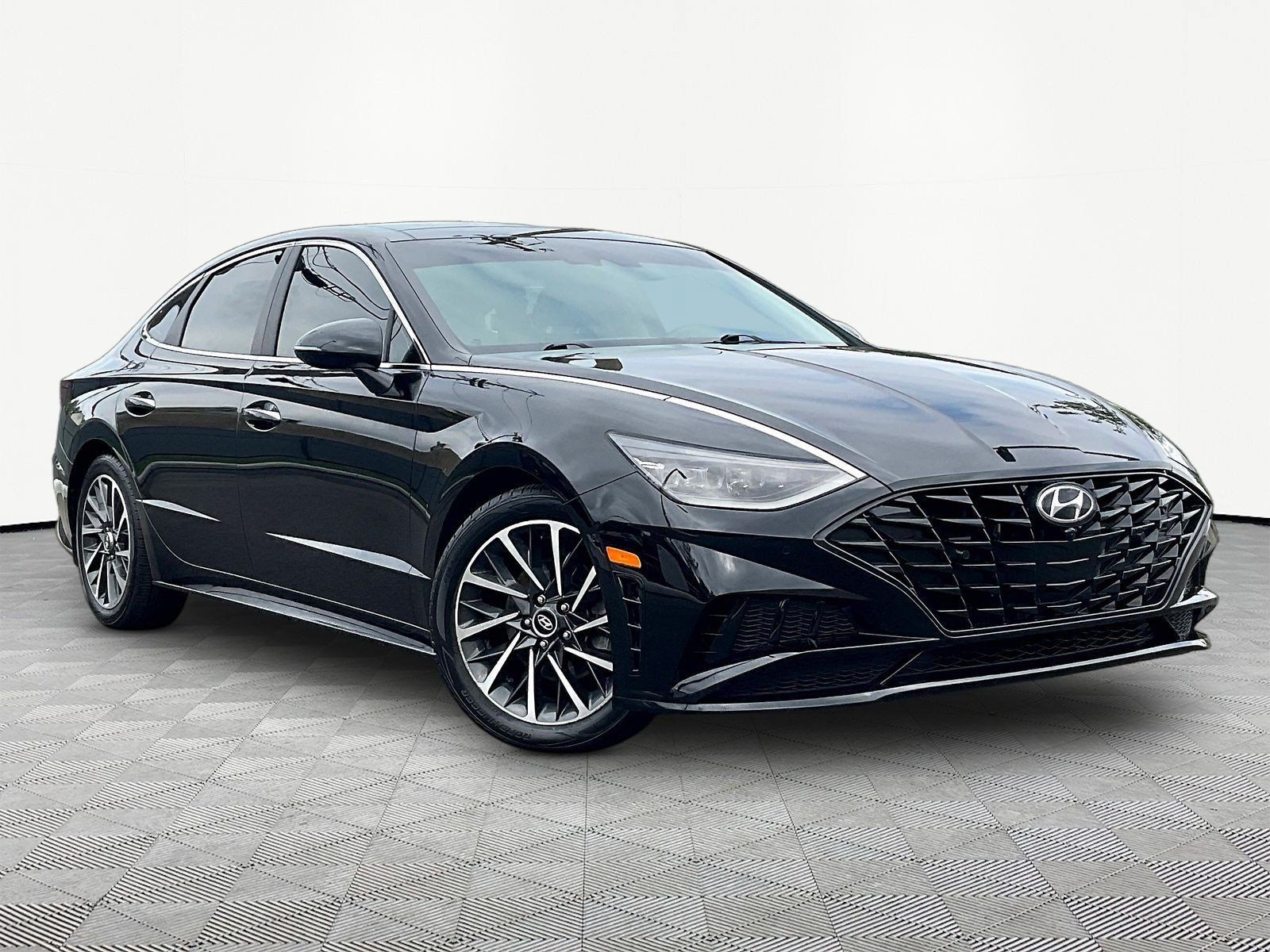Used 2022 Hyundai Sonata Limited FWD image 2