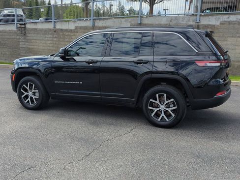 Used 2025 Jeep Grand Cherokee Limited AWD/4WD image 4