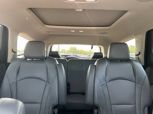 Used 2018 Buick Enclave Premium w/ Experience Buick Package AWD/4WD image 35