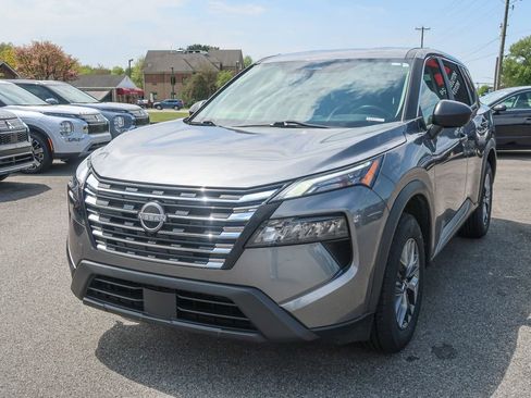 Used 2024 Nissan Rogue S FWD image 5