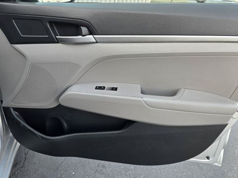 Used 2019 Hyundai Elantra SE FWD image 31