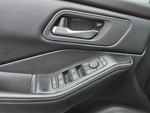 Used 2025 Nissan Rogue SV image 25