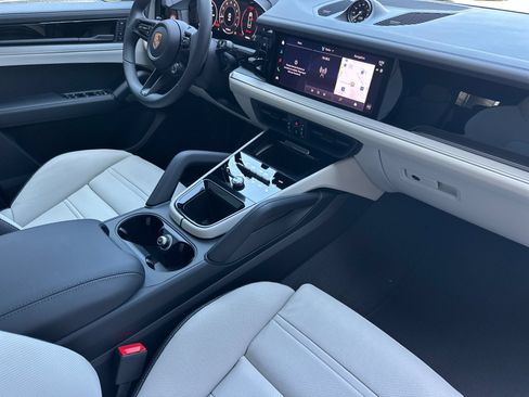 New 2026 Porsche Cayenne Coupe AWD/4WD image 18