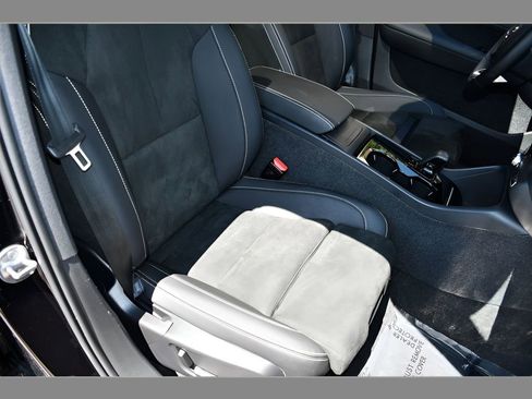 Certified 2023 Volvo C40 P8 Recharge Ultimate w/ Protection Package Premier AWD/4WD image 31