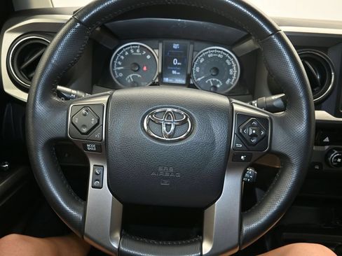 Used 2017 Toyota Tacoma SR5 w/ Tow Package RWD image 13