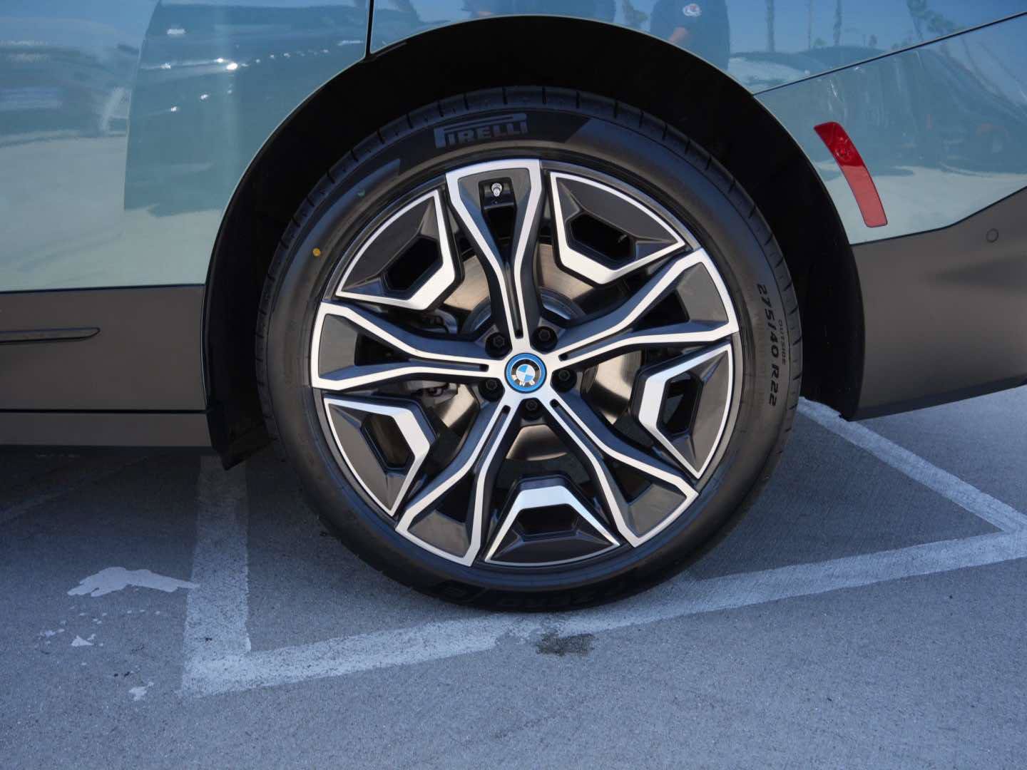 Used 2024 BMW iX xDrive50 AWD/4WD image 6