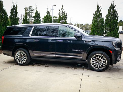 Used 2024 GMC Yukon XL Denali Ultimate image 11