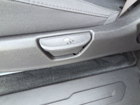 Used 2024 Kia Carnival LX image 31