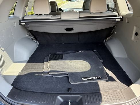 Used 2014 Kia Sorento LX AWD/4WD image 11