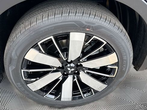 New 2026 Mitsubishi Outlander SE image 33