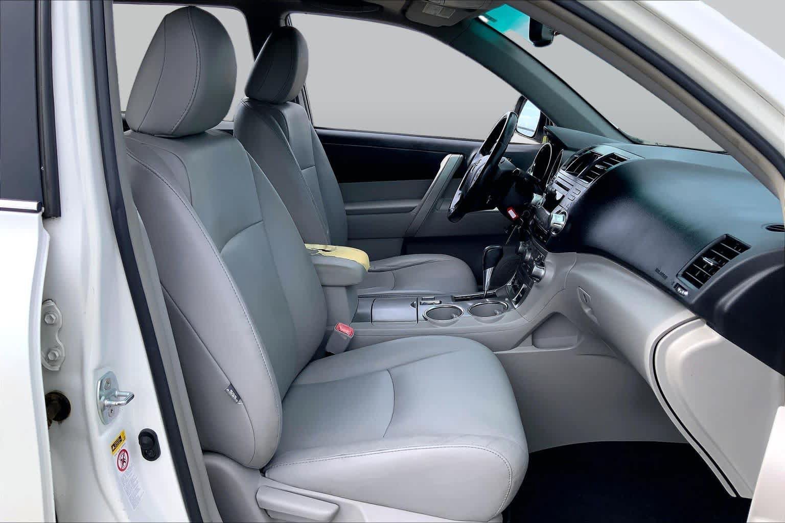 Used 2011 Toyota Highlander SE FWD image 8