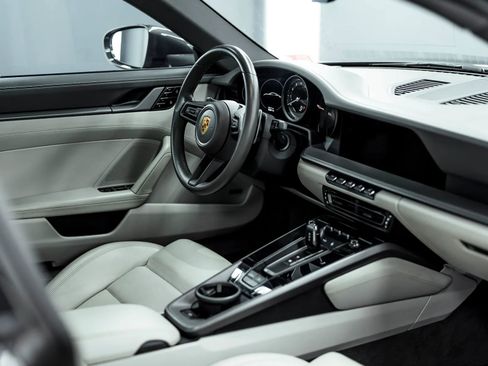 Used 2021 Porsche 911 Carrera image 2