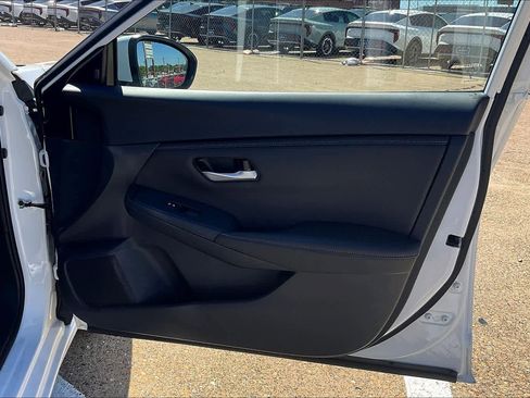 Used 2025 Nissan Sentra SV image 28