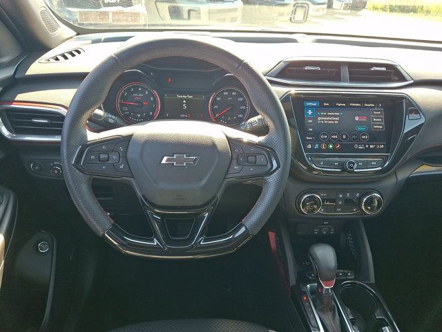 Used 2023 Chevrolet TrailBlazer RS w/ Sun and Liftgate Package FWD image 12
