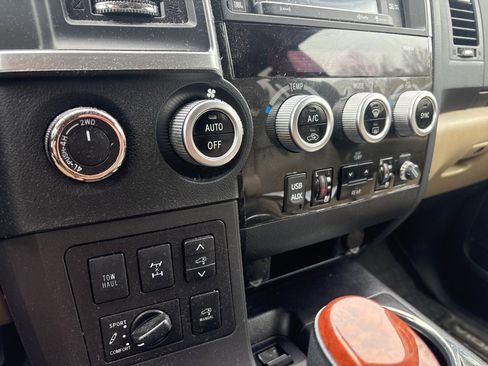 Used 2018 Toyota Sequoia Platinum image 41