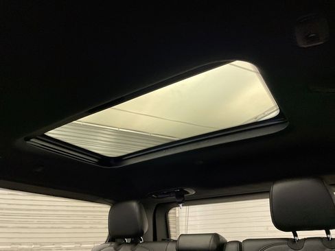 New 2025 Jeep Wagoneer 4WD w/ Premium Group I image 22