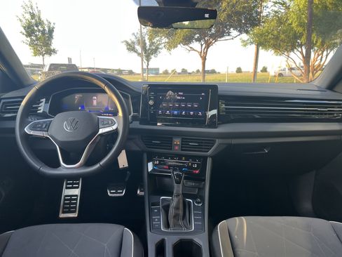 Certified 2025 Volkswagen Jetta Sport FWD image 24
