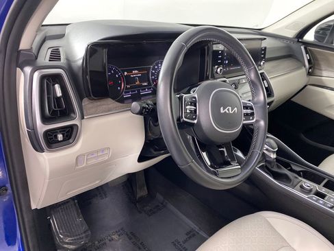 Used 2022 Kia Sorento EX w/ Panoramic Sunroof Package image 11