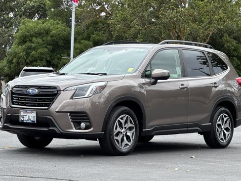 Used 2023 Subaru Forester Premium AWD/4WD image 7