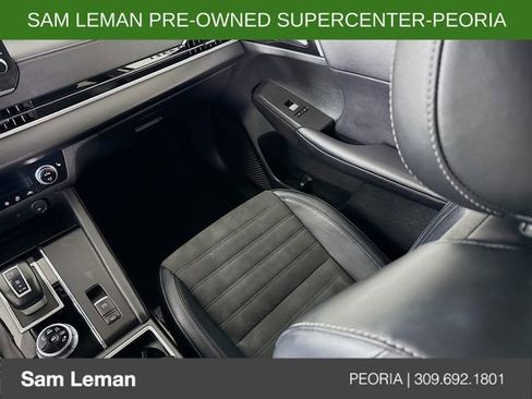 Used 2024 Mitsubishi Outlander SE image 23