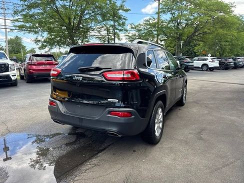 Used 2018 Jeep Cherokee Latitude Plus w/ Cold Weather Group AWD/4WD image 2