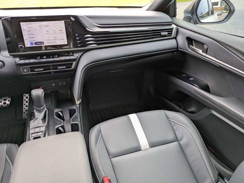 Used 2025 Toyota Camry SE FWD image 18