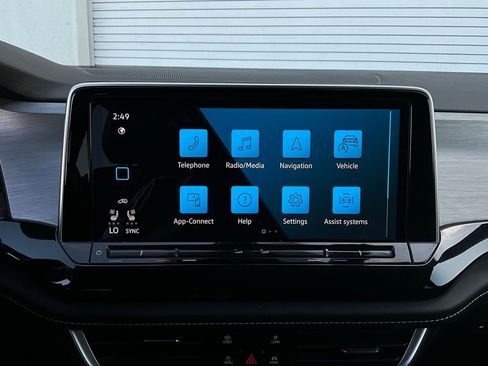 Used 2025 Volkswagen Atlas Cross Sport SE image 28