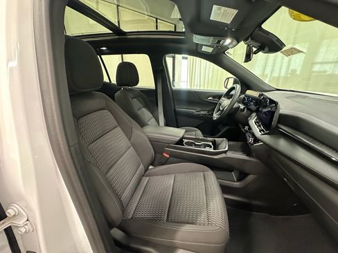 Certified 2025 Chevrolet Equinox LT w/ Safety and Technology Package FWD image 17