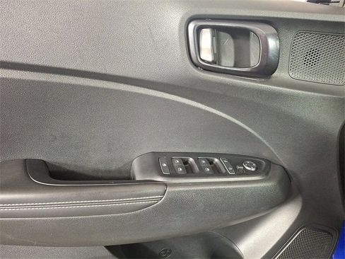 Used 2022 Hyundai Venue Limited image 29