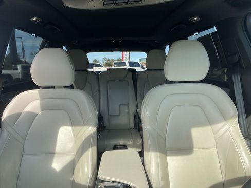 Used 2022 Volvo XC90 T8 R-Design w/ Advanced Package image 31