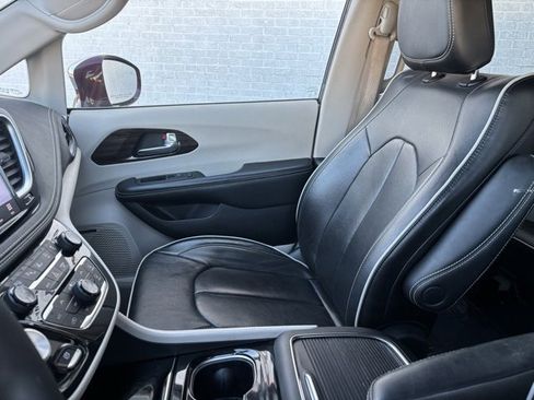 Used 2022 Chrysler Pacifica Limited image 22