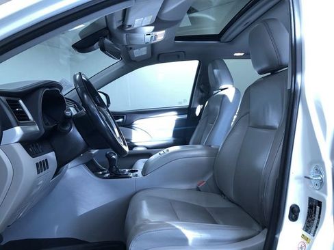 Certified 2017 Toyota Highlander XLE image 20