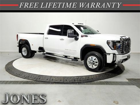 Used 2025 GMC Sierra 3500 Denali w/ Technology Package image 1