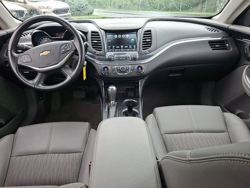 Used 2017 Chevrolet Impala LT FWD image 18